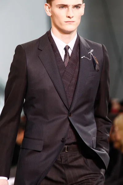 Look 17